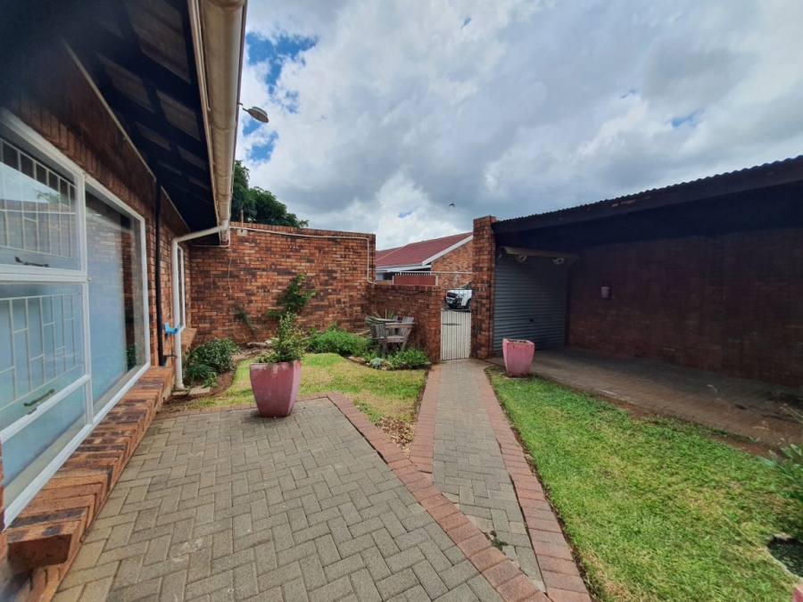 2 Bedroom Property for Sale in Pellissier Free State